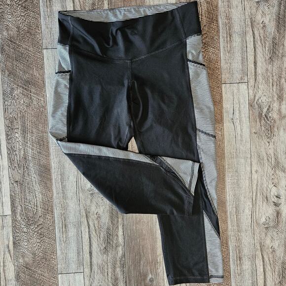 Champion Striped Leggings Size Medium Black White Capri Phone Side Pockets Mesh - Picture 2 of 9